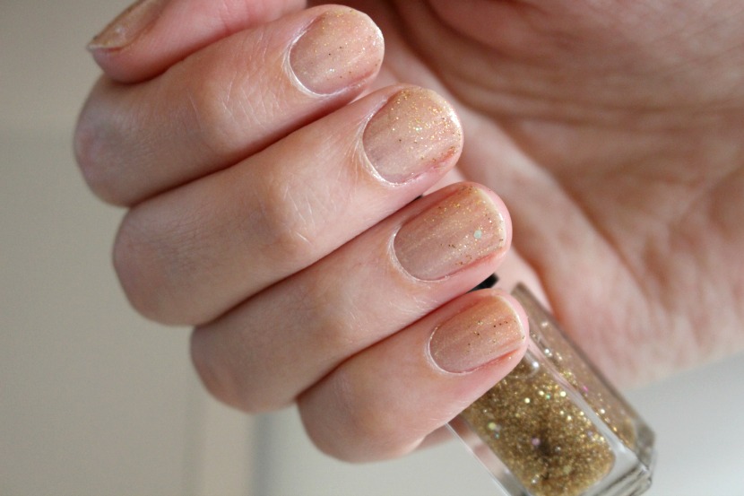 Gold Glitter Nails - Loepsie