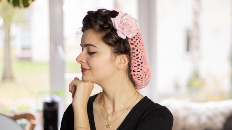 Collectif 1940's Lily Hair Snood in White or Burgundy 