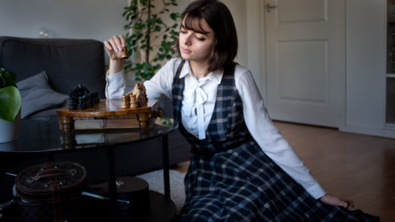 Making Beth's The Queen's Gambit Pinafore - Loepsie