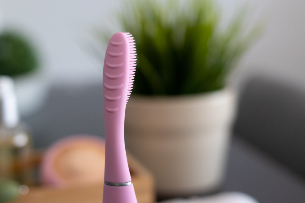 FOREO ISSA 3 tongue cleaner